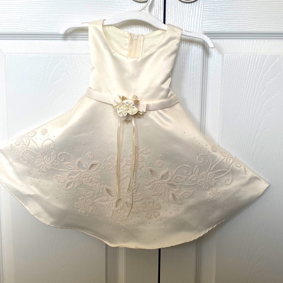 Off White Satin Dress - Picture 3 of 12